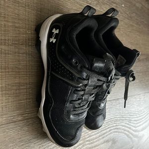 Under Armour Kids Size 2.5 cleats